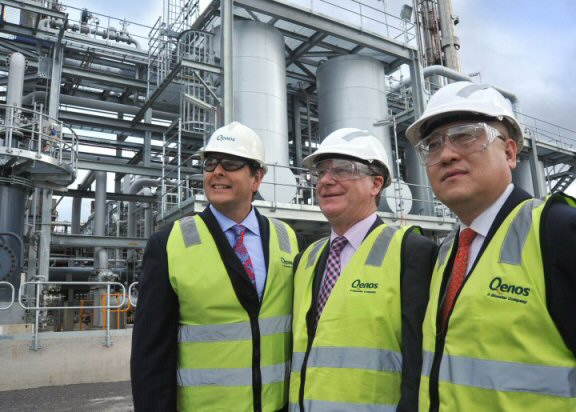 L-R Qenos CEO Jonathan Clancy, Victorian Premier The Hon Dr Denis Napthine MP with Robert Lu, China National Bluestar Group President